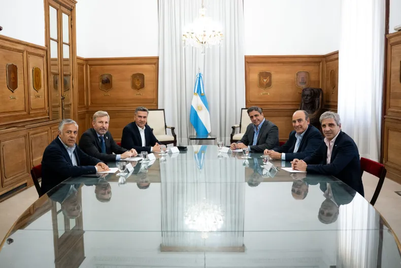 lisandro-catalan-ministro-del-interior-junto-caputo-francos-zdero-frigerio-y-cornejo