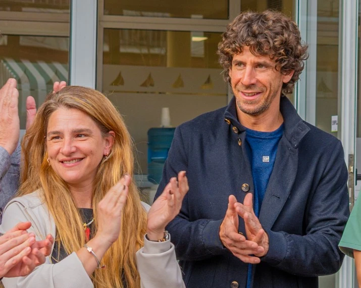 68a9a1a7dde57_715_570!