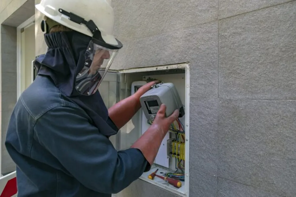 un-trabajo-un-medidor-luz