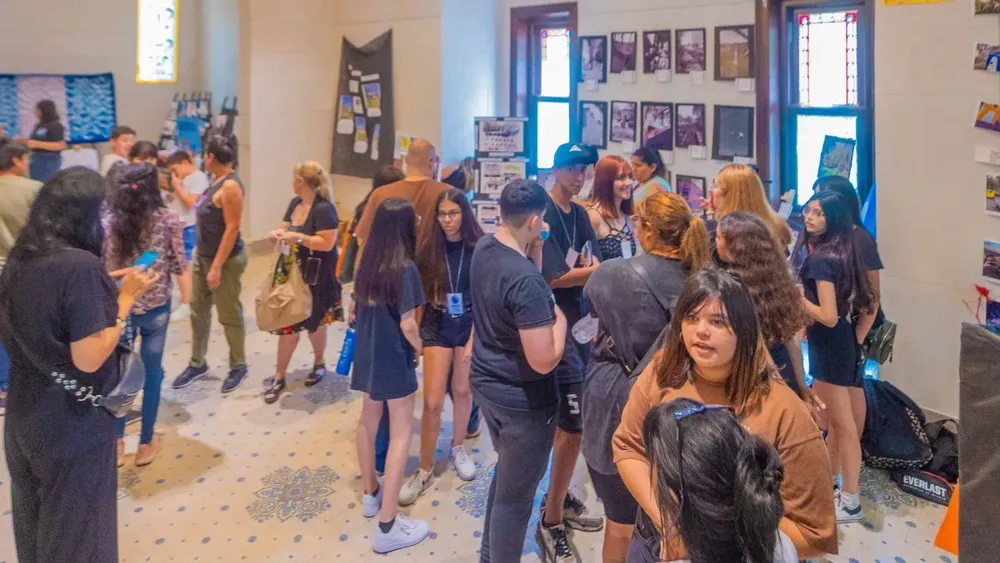 1440x810_50875956_Muestra-artistica-40-anos-de-democracia-en-el-barrio-2023-1